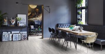 PVC vloer, trapbekleding en raambekleding voor Hotel Chique interieur in Bedum