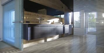 Maatwerk vloeren en raambekleding in woning Leek